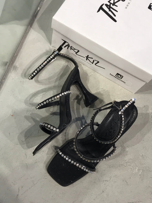 TUVANA SİYAH KRİSTAL TAŞLI TOPUKLU SANDALET